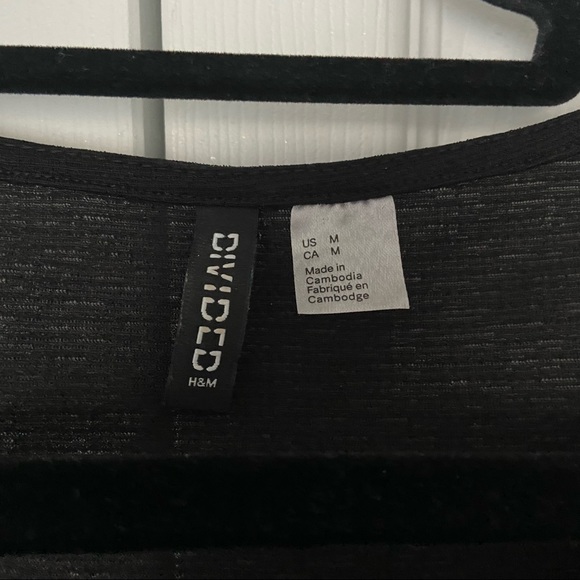 H&M Divided Flowy Tie Front Top - Picture 2 of 3